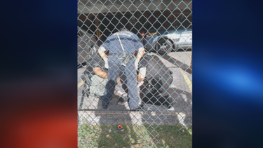 bebe que cayo de un cuarto piso en hialeah continua luchando por su vida