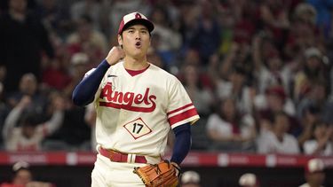 Ohtani lleva el hit hasta la 8va; Angelinos vencen a Oakland