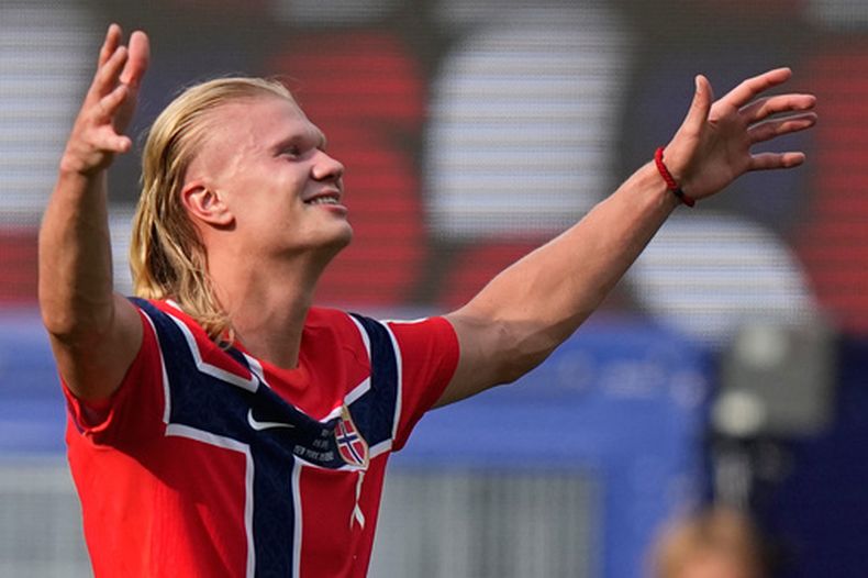 Erling Haaland, de la selección de Noruega, festeja luego de conseguir el segundo tanto ante Brasil en el encuentro de octavos de final disputado el domingo 5 de julio de 2026 en East Rutherford, NUeva Jersey (AP Foto/Frank Franklin II)