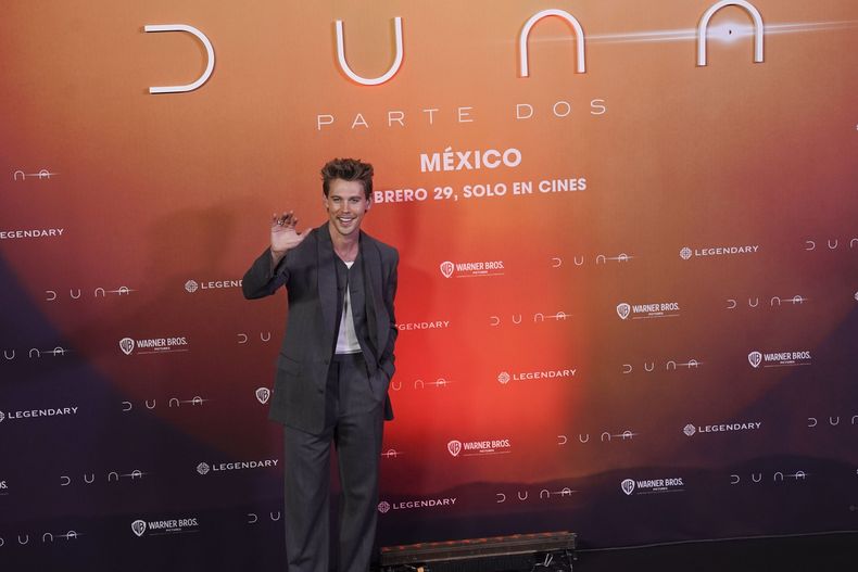 El actor estadounidense Austin Butler posa en una sesión fotográfica para promover la película Dune: Part Two en la Ciudad de México el lunes 5 de febrero de 2024. (Foto AP/Marco Ugarte)