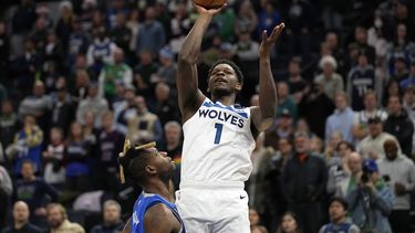 Edwards lidera victoria de Timberwolves ante aturdidos Mavs