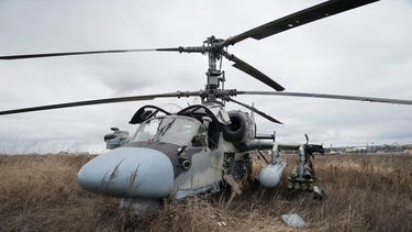 ucrania  resiste: las tropas de kiev derriban cinco helicopteros mientras las fuerzas de putin sufren perdidas