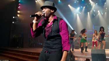 americateve | El músico peruano Pelo D'Ambrosio cuenta que fueron sus seguidores en redes sociales quienes le advirtieron sobre las similitudes entre el tema que canta Enrique Iglesias y "Lejos de ti"