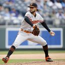 Santander y Odor pegan jonrón por Orioles al vencer a Reales