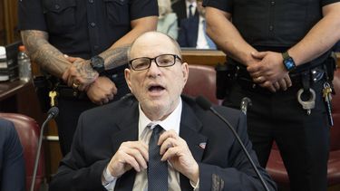 Harvey Weinstein comparece ante el tribunal estatal en Manhattan en su nuevo juicio por agresión sexual el miércoles 23 de abril de 2025 en Nueva York. (Steven Hirsch /New York Post via AP, Pool)