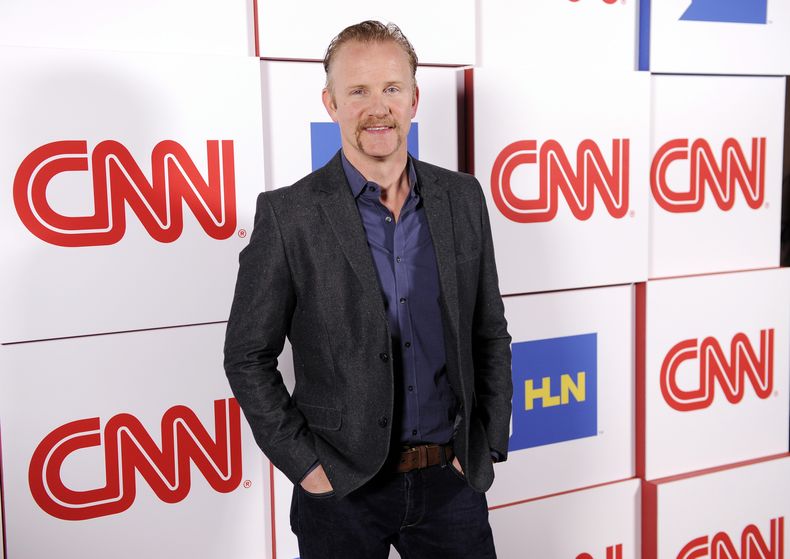 ARCHIVO - Morgan Spurlock de la serie de CNN Inside Man posa en CNN Worldwide All-Star Party, el 10 de enero de 2014, en Pasadena, California. Spurlock, quien fue nominado al Oscar e hizo de la comida y las dietas estadounidenses el trabajo de su vida, comiendo sólo en McDonalds durante un mes para ilustrar los peligros de una dieta de comida rápida, ha muerto. Tenía 53 años. (Foto Chris Pizzello/Invision/AP, archivo)