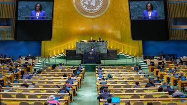 La representante permanente de Sudán del Sur ante la ONU, Cecilia Adout Majok Adeng, interviene en la 81ra sesión de la Asamblea General de Naciones Unidas, en la sede del organismo, el 28 de septiembre de 2026. (AP Foto/Yuki Iwamura)