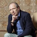 ARCHIVO - El compositor Hans Zimmer posa el 10 de julio de 2019, en el Hotel Montage en Beverly Hills, California. Zimmer, autor de la música original de películas como “The Lion King”, “Gladiator, “The Dark Knight” y Dune hará su primera gira por Norteamérica en siete años. s performed in North America in seven years. (Photo by Rebecca Cabage/Invision/AP, File)