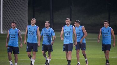 Messi entrena separado, cuidados extremos en Argentina