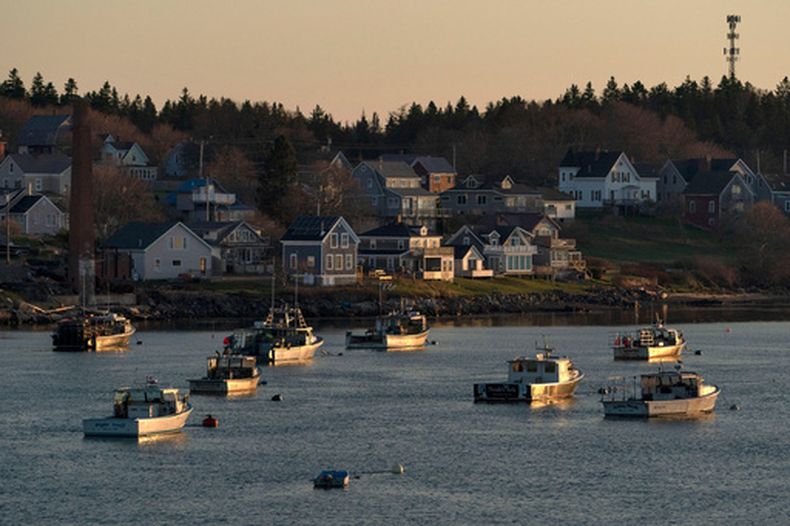 Barcos pesqueros en Jonesport, Maine, el 28 de abril del 2023. (AP foto/Robert F. Bukaty)