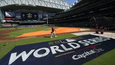 ficha de la serie mundial astros-filis