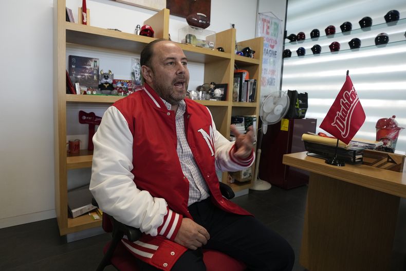 Othón Díaz, presidente de los Diablos Rojos de Mexico, habla durante una entreviata en su oficina en el estadio Alfredo Harp Helú en Ciudad de México, martes, 19 de marzo, 2024. (AP Foto/Fernando Llano)