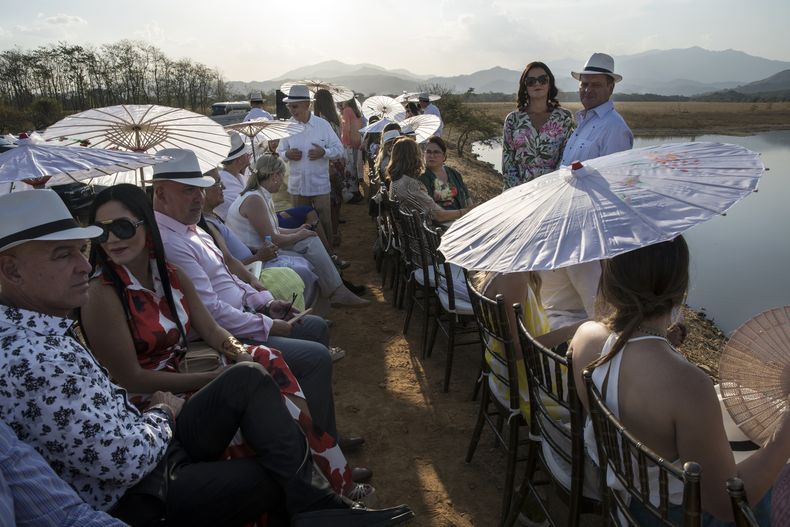 REP-GEN_VENEZUELA-BODA_FASTUOSA-2.jpg