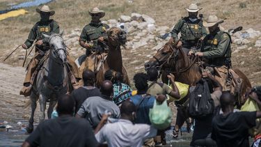 eeuu inicia expulsion masiva de migrantes haitianos en texas