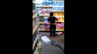 video: nino de 10 anos vandaliza tienda de autoservicio en florida