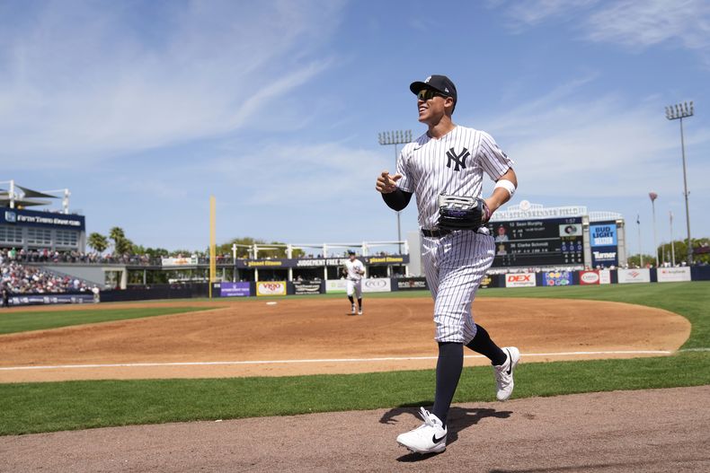 Aaron Judge de los Yanquis de Nueva York durante un juego de pretemporada contra los Bravos de Atlanta, el domingo 10 de marzo de 2024, en Tampa, Florida. (AP Foto/Charlie Neibergall)