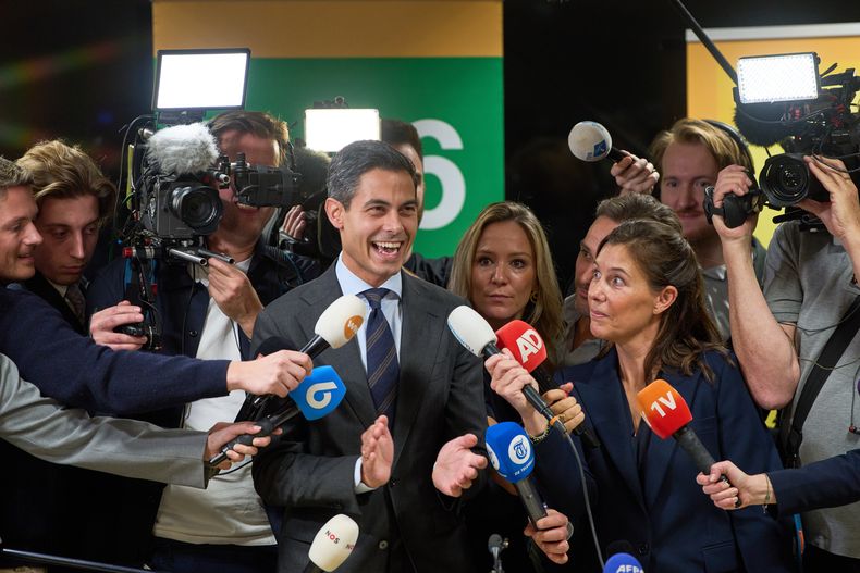 Rob Jetten, líder de Demócratas 66, o D66, celebra al día siguiente de las elecciones generales y a la Cámara de Representantes en La Haya, el jueves 30 de octubre de 2025. (AP Foto/Peter Dejong)