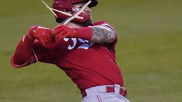 Votto y Winker lideran el triunfo de Rojos sobre los Dodgers
