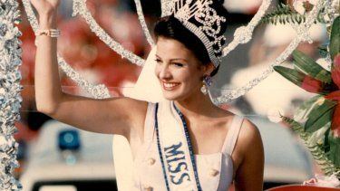 dayanara torres celebrara en toa alta el 30 aniversario de su triunfo en miss universe