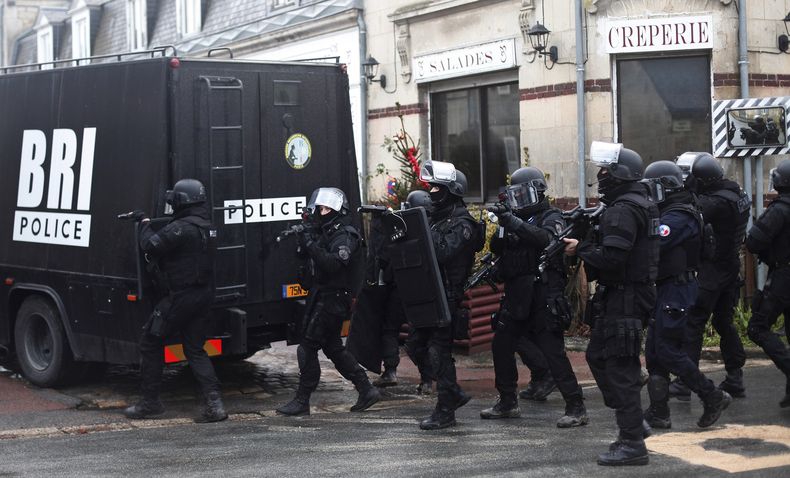 EUR-GEN_FRANCIA-ATAQUE-3.jpg