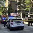 La policía responde a una escena de tiroteo afuera del centro comercial Peachtree Center, en el centro de Atlanta, el martes 11 de junio de 2024. (AP Foto/Jeff Amy)