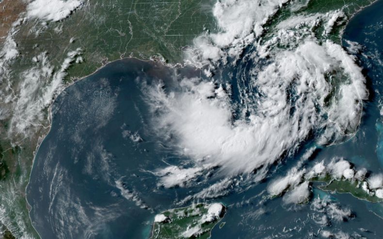 Esta imagen satelital del 19 de julio de 2026, difundida por la Oficina Nacional de Administración Oceánica y Atmosférica de Estados Unidos (NOAA, por sus siglas en inglés), muestra una depresión tropical en el Golfo de México. (Foto NOAA vía AP)