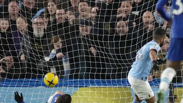 City derrota 1-0 al Chelsea y se acerca al Arsenal