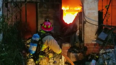 hombre pierde su casa y todas sus pertenencias tras voraz incendio en el nw de miami