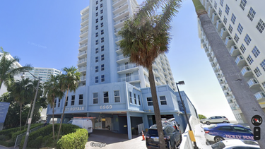 cortan suministro de agua a edificio frente al mar evacuado en miami beach