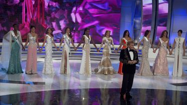 Sousa dice dejó Miss Venezuela porque minaron su autoridad