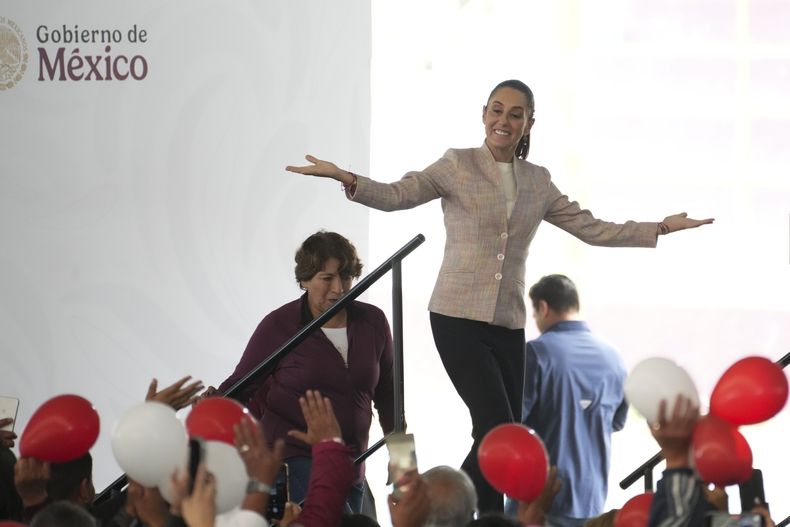 La presidenta de México, Claudia Sheinbaum, llega a un evento público en Ciudad de México el sábado 1 de febrero de 2025. (AP Foto/Marco Ugarte)