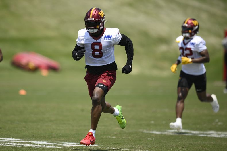 El corredor de los Commanders de Washington Brian Robinson Jr. trabaja en el entrenamientodel equipo el miércoles 4 de junio del 2025. (AP Foto/Nick Wass)