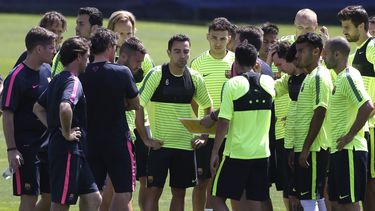 barcelona se aferra al genio de messi en despedida de xavi