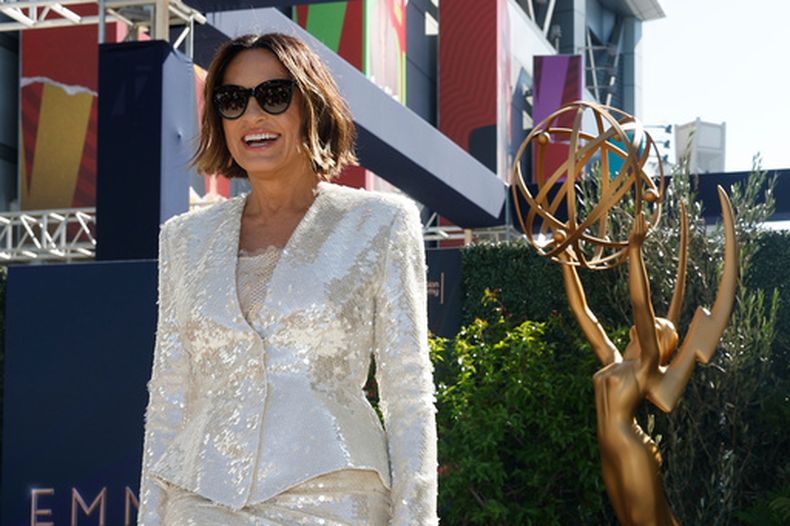 La presentadora Mariska Hargitay posa durante una presentación a la prensa de la 78.ª edición de los Premios Emmy, el jueves 10 de septiembre de 2026, en Los Ángeles. (Foto Caroline Brehman/Invision/AP)