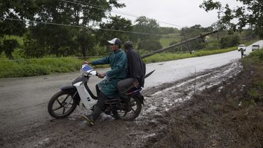 mexico: 39 muertos por huracan earl; se forma javier