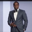 ARCHIVO - En esta fotografía de archivo del 22 de noviembre de 2015, Sean Diddy Combs presenta el premio a la mejor colaboración del año en los American Music Awards en el Microsoft Theater de Los Ángeles. (Foto Matt Sayles/Invision/AP, archivo)