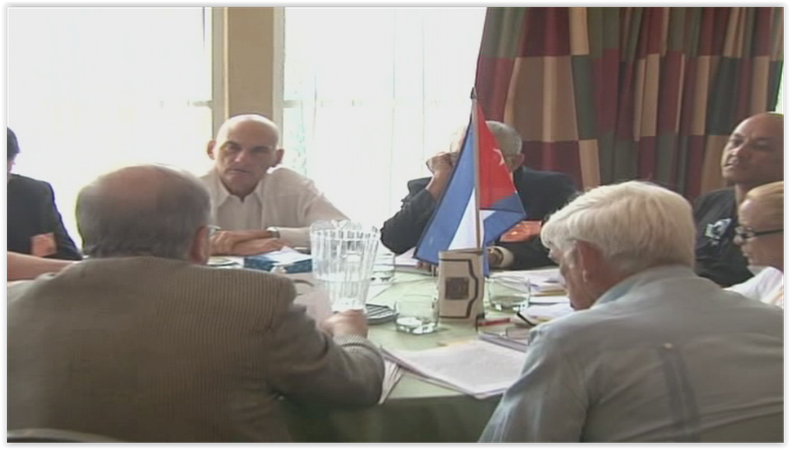 opositores y exilio se reunen.PNG