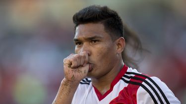 americateve | El colombiano Te&oacute;filo Guti&eacute;rrez, de River Plate, celebra su gol contra San Lorenzo, en un encuentro del Final argentino, el domingo 2 de marzo de 2014 (AP Foto/Eduardo Di Baia)