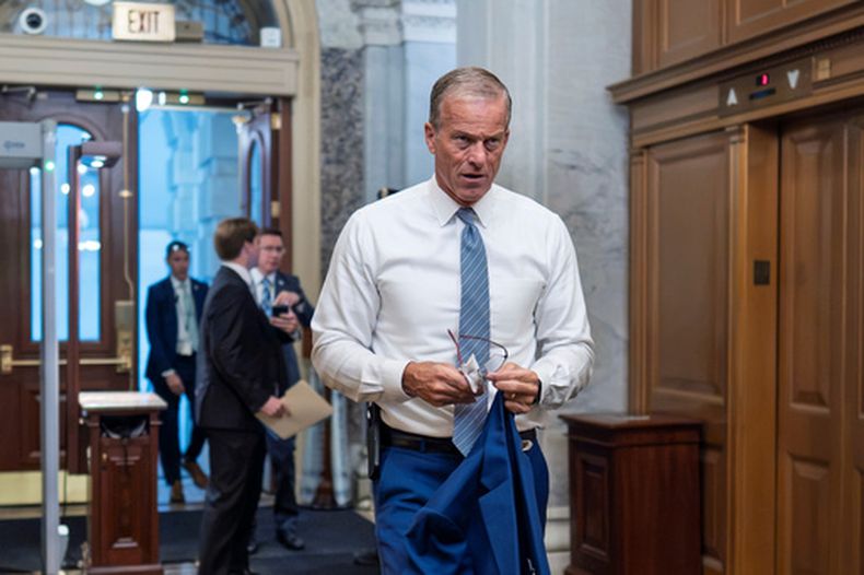 El líder de la mayoría en el Senado John Thune llega al Capitolio en Washington el 23 de junio del 2026. (AP foto/J. Scott Applewhite)