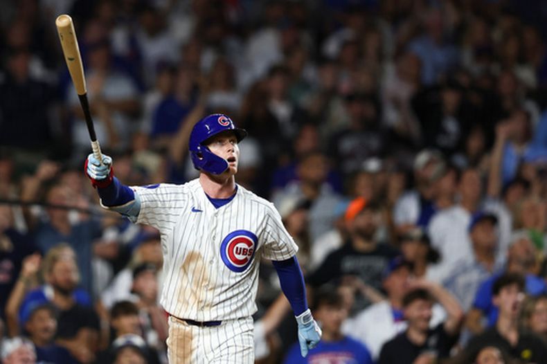 Pete Crow-Armstrong, de los Cachorros de Chicago, bateó un jonrón para dejar tendidos en el terreno a los Medias Blancas en la 10ma entrada del juego de béisbol de Grandes Ligas del lunes 17 de agosto de 2026, en Chicago. (AP Foto/Jessie Alcheh)