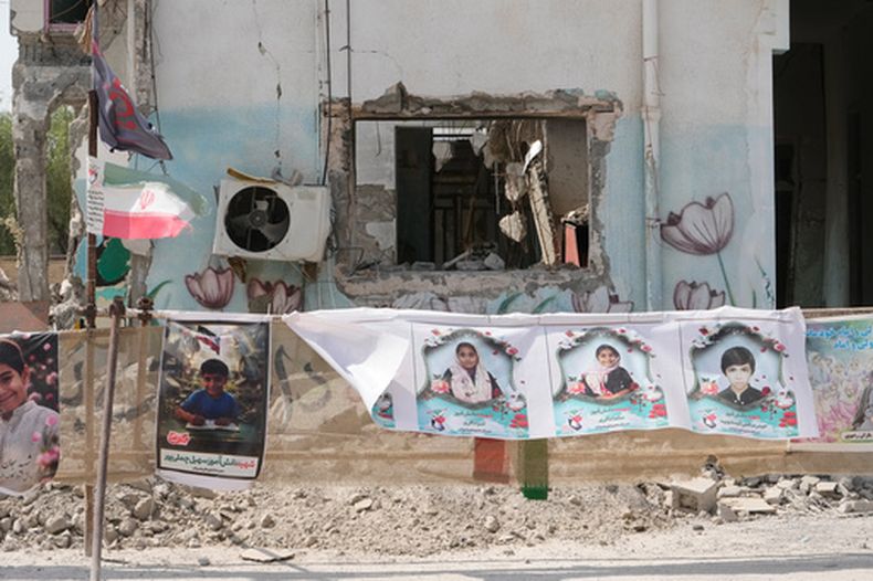 Esta imagen del sábado 5 de septiembre de 2026, ofrece una vista general de la escuela que fue alcanzada por un ataque el 28 de febrero, en el poblado de Minab, en el sur de Irán. (AP Foto/Vahid Salemi)