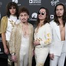 ARCHIVO - Danny Wagner, de izquierda a derecha, Josh Kiszka, Jake Kiszka y Sam Kiszka de la banda Greta Van Fleet posan antes de Metallica Presents: The Helping Hands Concert, en Los Ángeles el 16 de diciembre de 2022. El tercer álbum de Greta Van Fleet, Starcatcher, será lanzado el viernes (Foto AP/Chris Pizzello, archivo)
