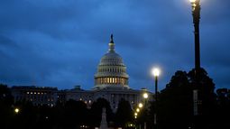 El Capitolio al amanecer del octavo día del cierre de gobierno, el miércoles 8 de octubre de 2025, en Washington. (AP Foto/John McDonnell)