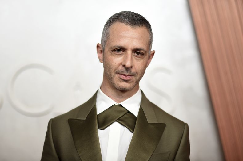 Jeremy Strong llega a los Premios Oscar, el 2 de marzo de 2025, en el Teatro Dolby, en Los Angeles. (Foto, Richard Shotwell/Invision/AP)