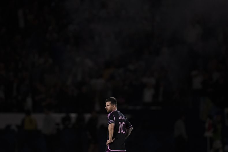 Lionel Messi del Inter Miami durante el partido contra el Galaxy de Los Ángeles, el domingo 25 de febrero de 2024, en Carson, California. (AP Foto/Kyusung Gong)
