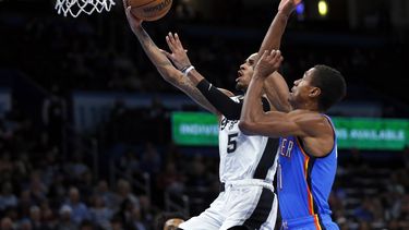 Johnson anota 22 y Spurs doblegan a Thunder