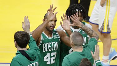 Celtics remontan ante Warriors en 1er  partido de Finales