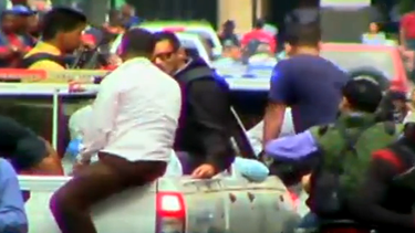 americateve | Los arrestos ocurrieron en un complejo de edificios construidos en la llamada Misión Vivienda, creada por Hugo Chávez. También hubo más detenciones de colectivos.