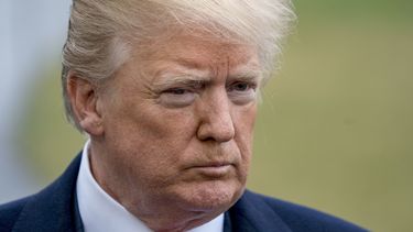 Trump propone armar a maestros, pues “aman a los niños”