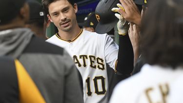 Reynolds pega 2 jonrones; Piratas cortan racha de 6 derrotas